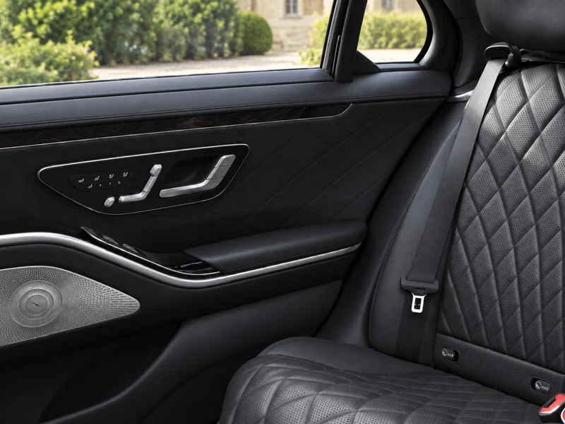 AI illustration of Mercedes-Benz S-Class: passenger cabin